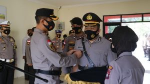 Wakapolres Kompol Juliegtin Menyerahkan Tugasnya ke Kapolres Bintan AKBP Bambang