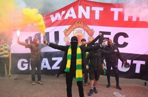 Suporter Protes, Pertandingan MU Vs Liverpool Ditunda