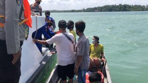 Kapolres Bintan Pasok Bahan Pangan ke Nelayan yang Terimbas Covid-19