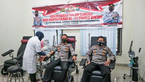 Sebelum HUT Bhayangkara, Bambang Sugihartono dan Polisi Mendonorkan Darah ke PMI