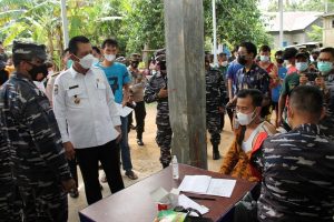 Andil Lantamal IV Tanjungpinang Lewat Serbuan Vaksinasi bagi Masyarakat Pesisir