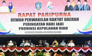 Hari Jadi Ke-19 Provinsi Kepri, Ansar-Marlin Ziarah ke Makam HM Sani Setelah Paripurna DPRD