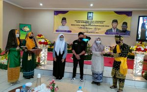 Segera Miliki Buku ICMI Berpantun, Gubernur Kepri: Budaya Pantun Takkan Hilang di Bumi Melayu