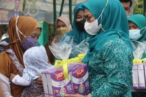 Dewi Kumalasari dan Plt Bupati Bintan Door to Door, 500-an Anak Disuntik Vaksin