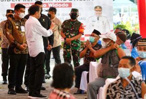 Presiden RI Jokowi Hadir, Warga Berebut Ikut Vaksinasi Booster