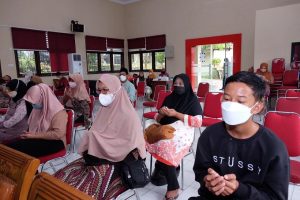 Anak Yatim Piatu dan IRT Korban Covid-19 Mendapat Bantuan CSR dari Bank Syariah Indonesia