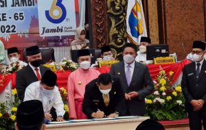 Ansar Ahmad dan Gubernur Se-Sumatera Bikin MoU pada Peringatan Hari Jadi Ke-65 Jambi