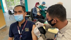 Menuju Travel Bubble, Ribuan Pekerja Pariwisata Lagoi-Bintan dan Nongsa-Batam Disuntik Vaksin Booster