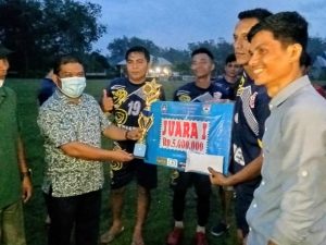 Luter FC Menjuarai Posteb Cup XI, Sardiyono Minta Partisipasi KONI dan Pemkab Kuansing