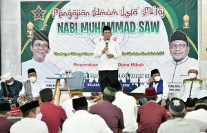 Gubernur Kepri Menyerahkan Bantuan Rp920 Juta untuk Masjid Al-Uswah
