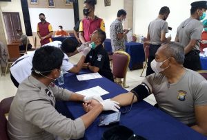 Biddokkes Polda Kepri Cek Urine Kapolres dan Personel Polres Bintan