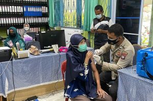 Vaksinasi Massal Polres Bintan di SMAN 1 Binut Dipantau Kapolri Via Zoom Meeting