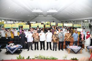 Gubernur Kepri Menyerahkan Bantuan Hibah Miliaran Rupiah untuk 109 Rumah Ibadah Se-Kota Batam