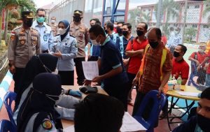 Kapolri Pantau Vaksinasi Puluhan Napi di Lapas Narkotika Kelas IIA Tanjungpinang