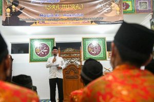 Ansar Ahmad Bercerita Masa Kecil Saat Menghadiri Isra Mikraj di Masjid Al-Mukminin