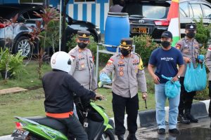 Polres Bintan Berbagi Takjil Saat Operasi Ketupat