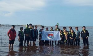 Hari Bumi Sedunia, Pusat Korda Mapala PT Se-Riau Tanam Mangrove di Bengkalis