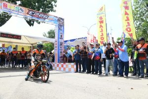 Covid-19 Mereda, Ansar Ahmad Membuka Kejuaraan Drag Bike Region Sumatera