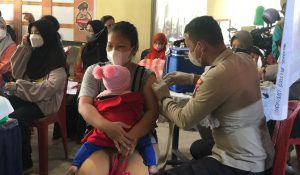 Vaksinasi Serentak Polda Kepri, Seratusan Warga Antre di Polsek Bintan Timur