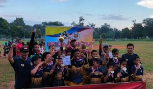 Bina Bintang Muda dan Bina Patra Berbagi Trofi di Festival Usia Dini Fun Football Kijang