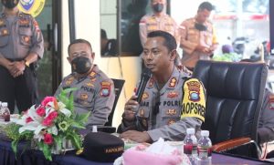 Berbagi Sembako di Bintan Timur, AKBP Tidar Wulung Dahono Mengingatkan Soal Kerukunan Beragama
