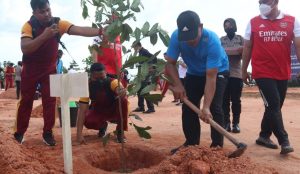 HUT Ke-76 Bhayangkara, Polda Kepri Tanam Ratusan Pohon
