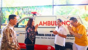 Giliran Yayasan Grha Buddha Manggala Menerima Ambulans dari Cen Sui Lan