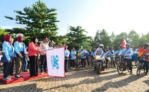 Wagub Kepri Melepas Fun Bike di Parkiran Rumah Sakit Bersama Muhammad Rudi