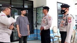 Polisi Mengawal Kotak Suara Hasil Pilkades di Bintan