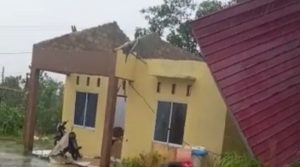 Belasan Rumah Warga Bintan Dihantam Puting Beliung dan Petir
