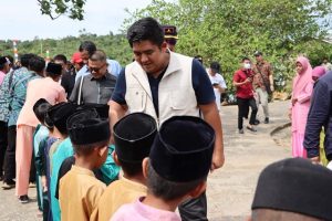 Bersama Kajati Kepri, Roby Silahturahmi ke Masyarakat di Tiga Pulau