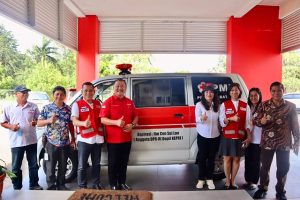 Cen Sui Lan Bikin Sejarah, Bantu Mobil Ambulans untuk PMI Kota Batam