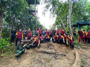 Sinergitas TNI-POLRI, Taklukkan Gunung Bintan