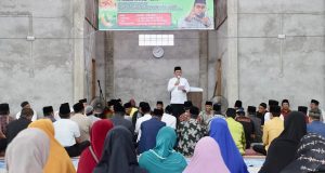 Ansar Ahmad Gubernur Kepri menyampaikan sambutan dan membantu pembangunan masjid saat menghadiri maulid Nabi Muhammad SAW yang digelar PKDP Tanjungpinang, Minggu (13/11/2022). F- diskominfo kepri
