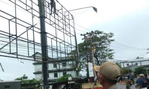 Satpol PP Bongkar Paksa Bangunan Reklame Tak Berizin, Termasuk Aset Pemko Tanjungpinang