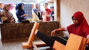 Ketua Dekranasda dan Ketua DWP Bintan Studi Banding Soal Tenun ke Lombok