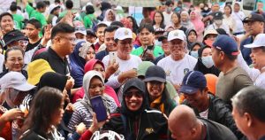 Peringatan Bulan K3 2023, Ansar Ahmad Jalan Sehat Bersama Ribuan Buruh di Batam