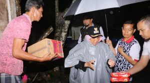 Tak Peduli Malam dan Hujan, Rahma Tinjau Kondisi Warga yang Terdampak Banjir Rob