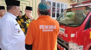 Bank Riau Kepri Syariah Menyerahkan CSR Mobil Damkar di Karimun