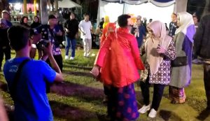 Wali Kota Hj Rahma Ikut Menari Randai Iwakusi Tanjungpinang-Bintan