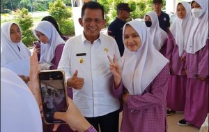 Ansar Ahmad Blakblakan tentang Kunci Sukses Dirinya kepada Pelajar SMA Kartini Batam