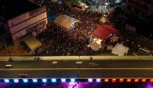 Konser Soegi Bornean di Bawah Flyover Memukau Ribuan ABG Tanjungpinang