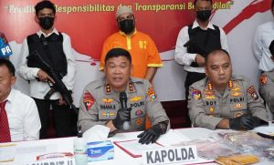 Ditpolairud Polda Kepri Menangkap Warga Malaysia Pembawa 1,3 Kg Narkotika Happy Water