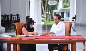 Begini Respon Presiden RI Jokowi Saat Dimintai KTP dan KK oleh Pantarlih