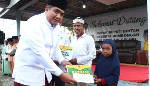 Safari Ramadan di Air Gelubi, Roby Kurniawan Cakap Program Bantuan Seragam Gratis Tetap Berlanjut