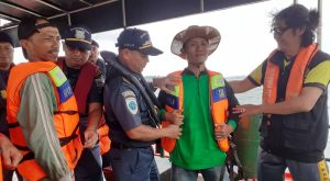 Hampir Dua Jam di Laut, Pengurus PWI Bintan dan PPLP Tanjung Uban Berbagi Life Jacket