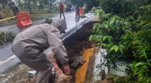 Jalan Lintas Barat di Busung Rusak Berat, Rute Tanjungpinang-Tanjunguban Dialihkan