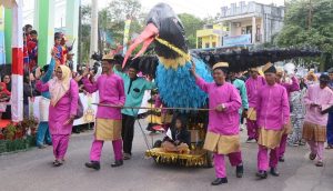 Replika Burung Ababil Jadi Idola di Pawai Taaruf STQH Ke-XII Kabupaten Bintan