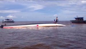Speed Boat Evelyn Calisca 01 dari Tembilahan Tujuan Tanjungpinang Terbalik