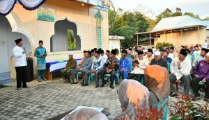 Safari Ramadan di Desa Mekar Jaya Natuna, Gubernur Kepri Menjanjikan Pembangunan Jalan
